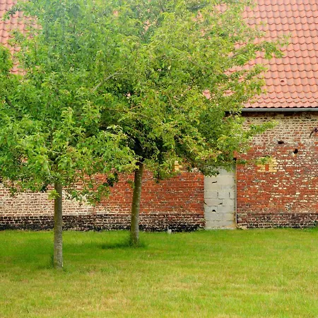 Holiday Home In Recques-Sur-Hem With Barbecue بيت للعطل *