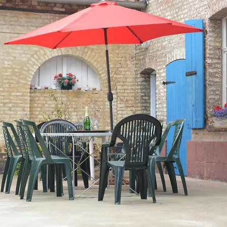 Holiday Home In Recques-Sur-Hem With Barbecue بيت للعطل